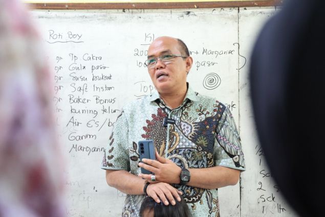 Ketua DPRD Sumbar Supardi Beri Motivasi Kepada Peserta Pelatihan Pembuatan Kue di Payakumbuh. (Foto: Dok.Istimewa)