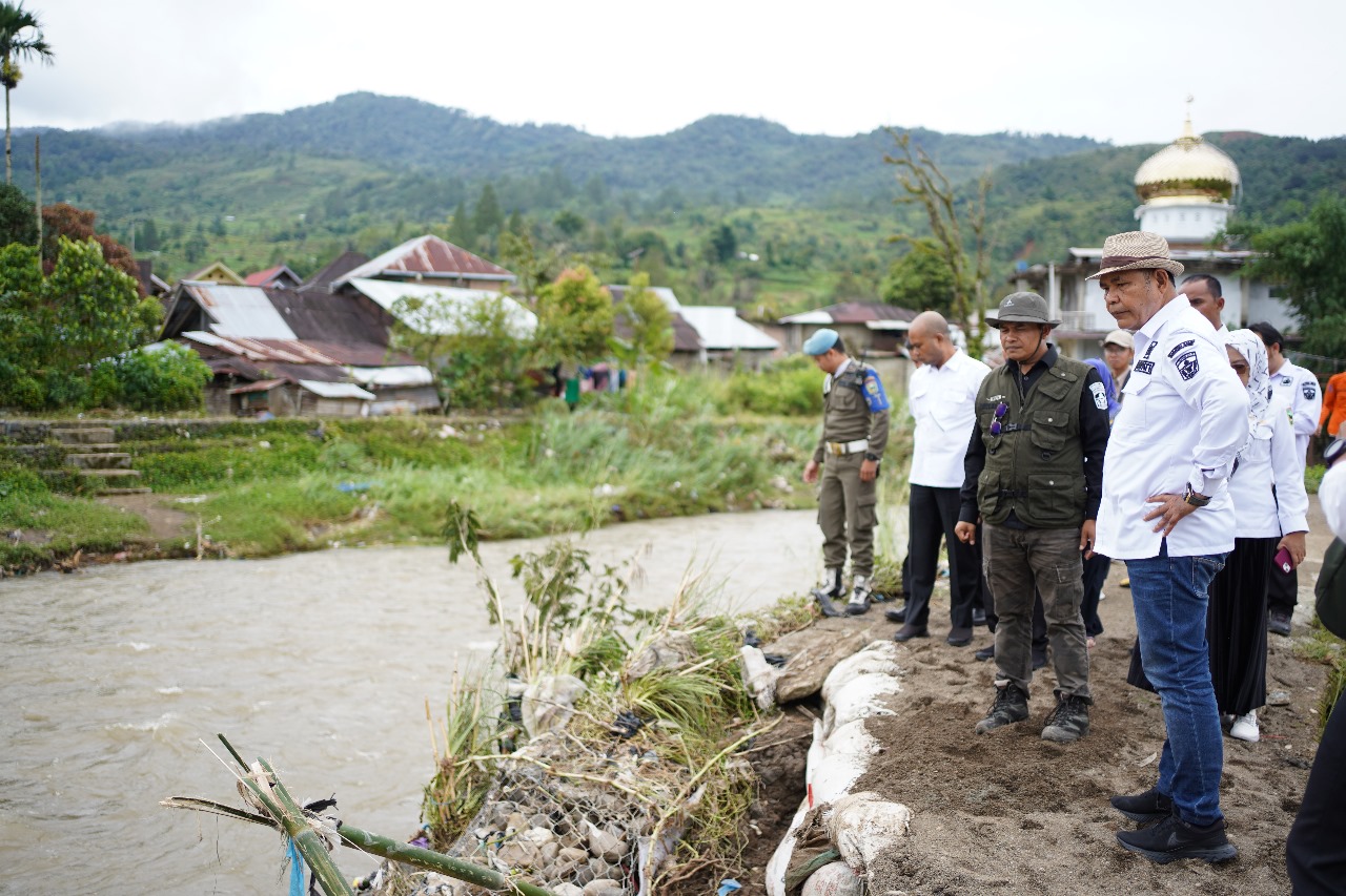 Tanggap Bencana, Bupati Epyardi Asda Meninjau Langsung Lokasi Banjir di Talang Babungo